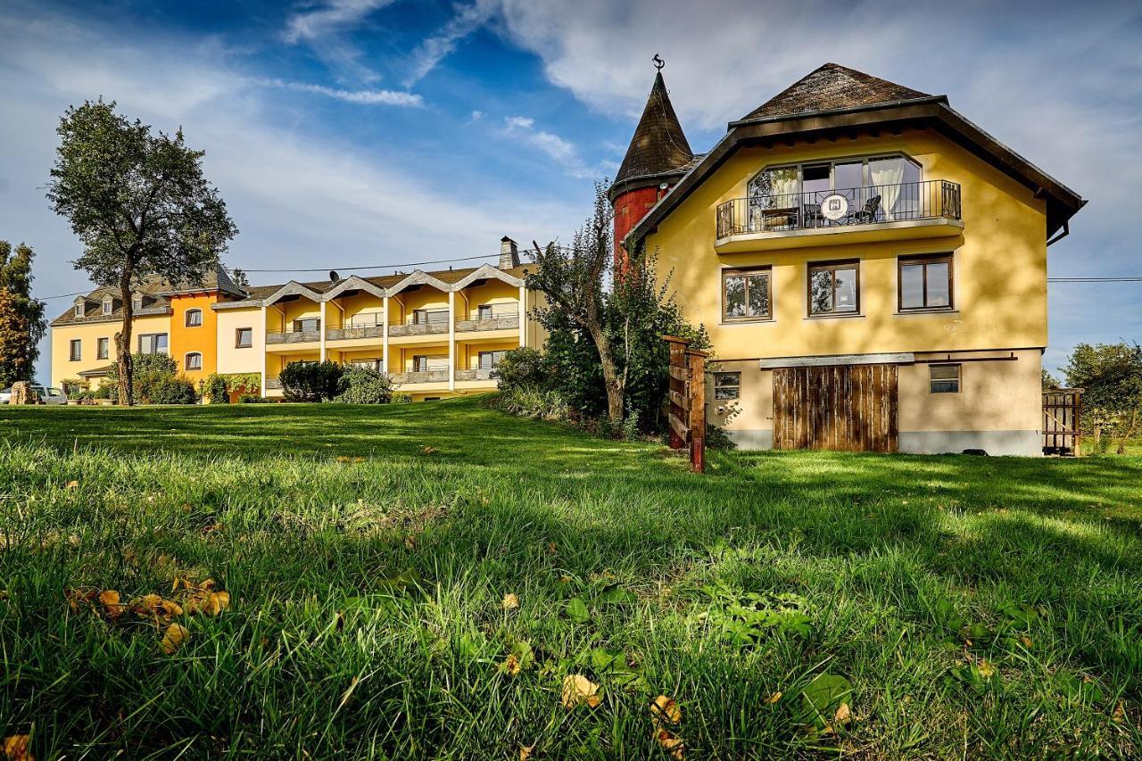 Hofgut Held Hotel Pruem Exterior photo